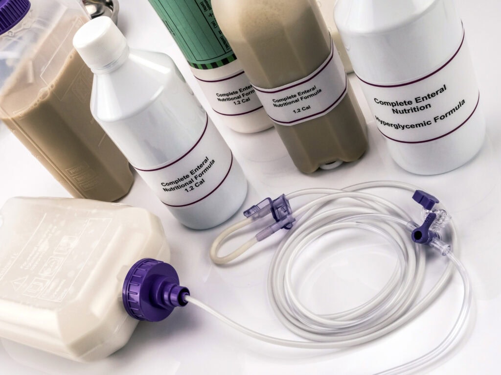 Milchproteinbasierte Trinknahrung und enterale Ernährungslösungen – medizinische Ernährung für Klinik, Pflege und Diätetik.